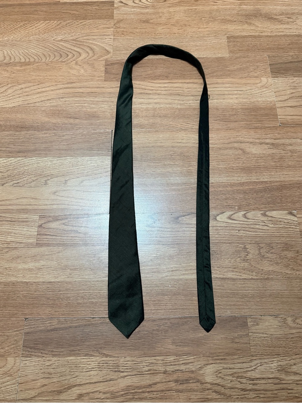 Classic Green Men's Necktie - Timeless Formal Accessory